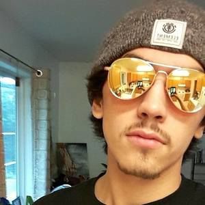 Meet your Posher, Laurence